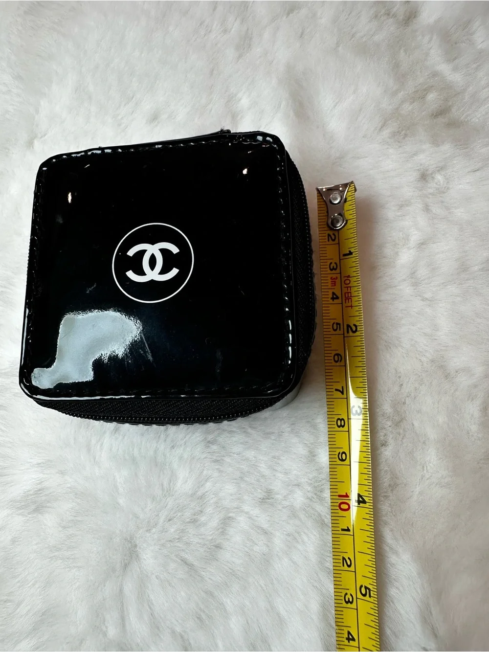 CHANEL modern closure